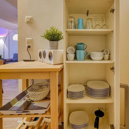 Zuarin Gewoelbekeller - Direkt Am Schlossgarten Von - Parkplatz Auf Anfrage - Aufladestation Fuer Elektro-autos Vorhanden