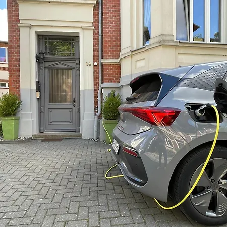 Zuarin Gewoelbekeller - Direkt Am Schlossgarten Von - Parkplatz Vorhanden -aufladestation Fuer Elektro-autos *