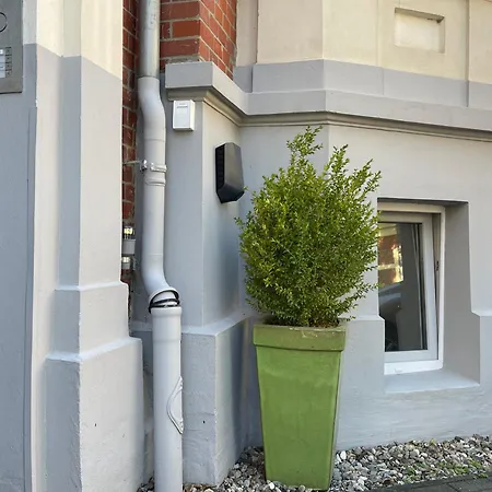 Appartement Zuarin Gewoelbekeller - Direkt Am Schlossgarten Von Schwerin - Parkplatz Auf Anfrage - Aufladestation Fuer Elektro-autos Vorhanden *