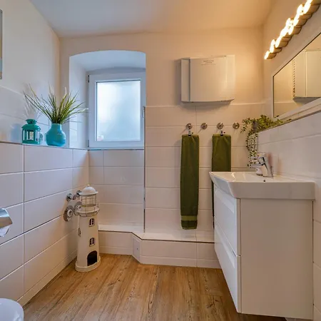 Appartement Zuarin Gewoelbekeller - Direkt Am Schlossgarten Von - Parkplatz Auf Anfrage - Aufladestation Fuer Elektro-autos Vorhanden *