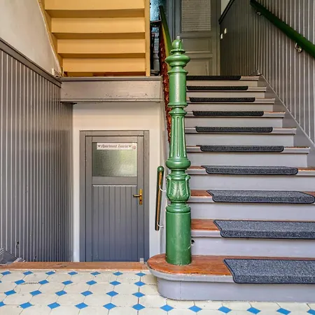 Appartement Zuarin Gewoelbekeller - Direkt Am Schlossgarten Von Schwerin - Parkplatz Auf Anfrage - Aufladestation Fuer Elektro-autos Vorhanden *